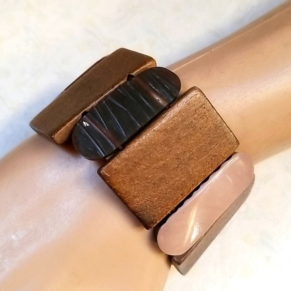 Vintage 1970s Wood and Acrylic Stretch Cuff Bracelet - Picture 9 of 16